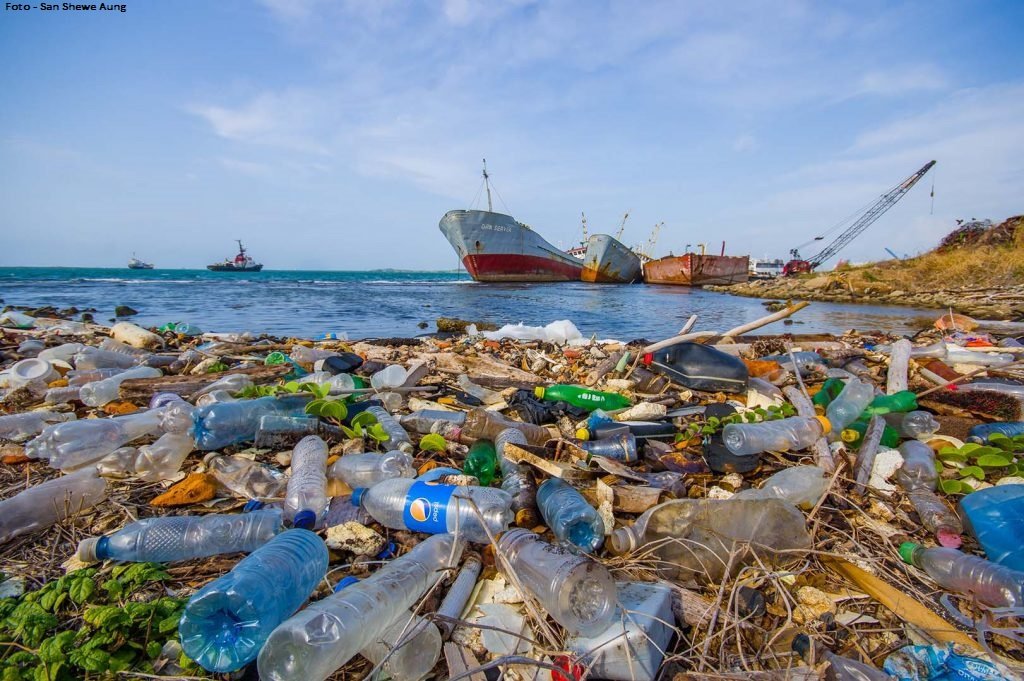 Poluição dos plásticos nos oceanos