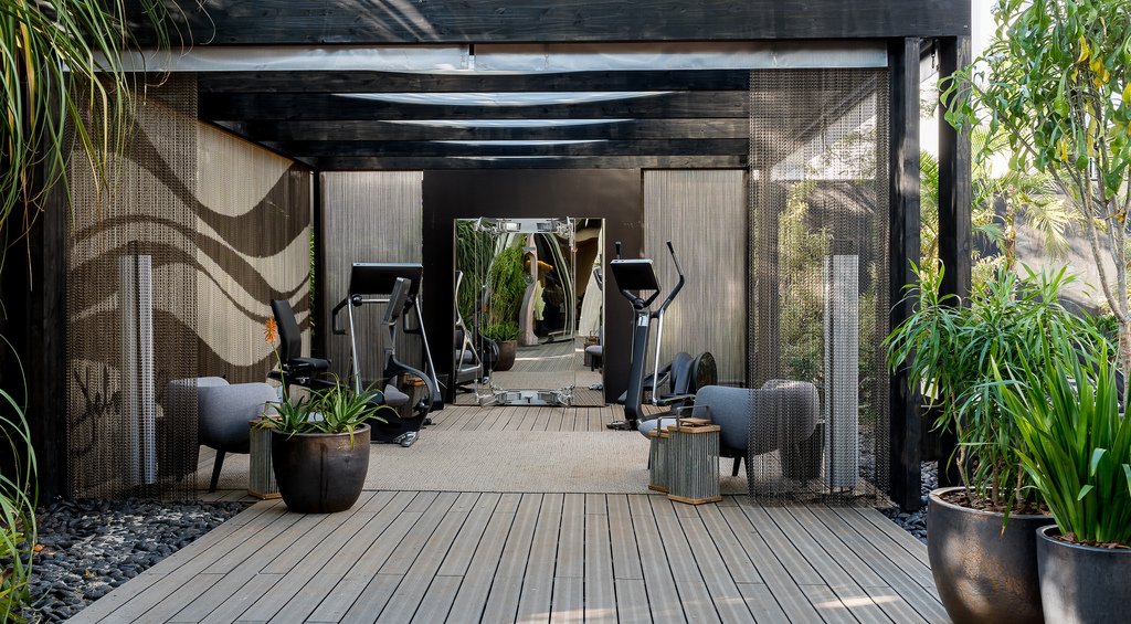 Decoração com madeira aplicada em ecodeck.