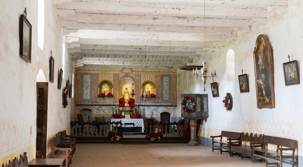 Alguns salões em igrejas são de uso exclusivo do clero.