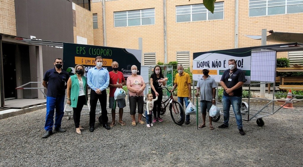 Pessoas participando da ação Protagonistas da Reciclagem