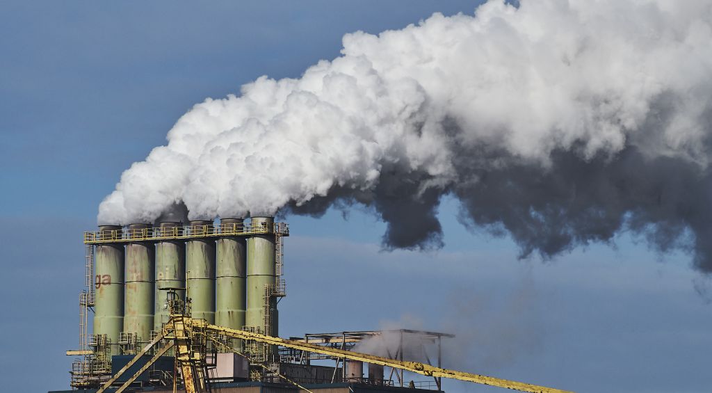 Dia da Terra tem objetivo de conscientizar indústrias a não poluir a atmosfera do planeta Terra.